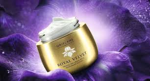 Spevňujúci denný krém Royal Velvet s SPF 15 Anniversary Edition